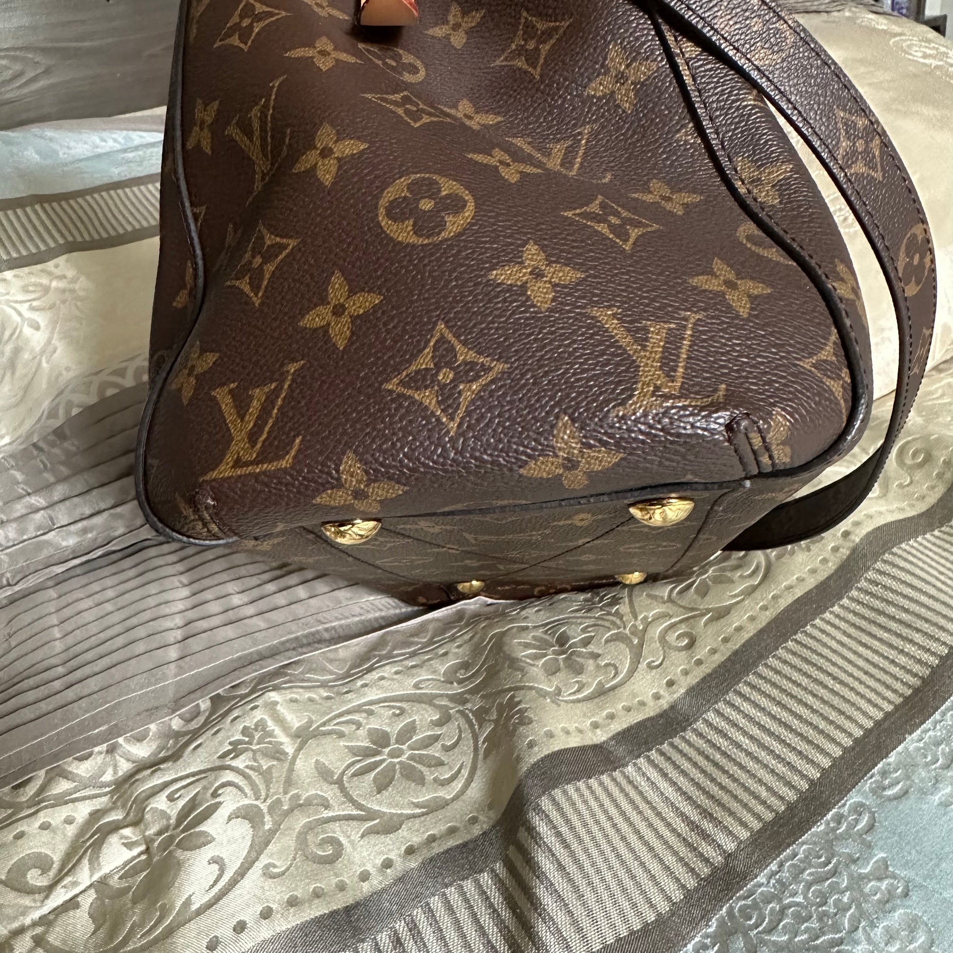 Louis Vuitton Montaigne MM with shoulder strap – Made with Love by